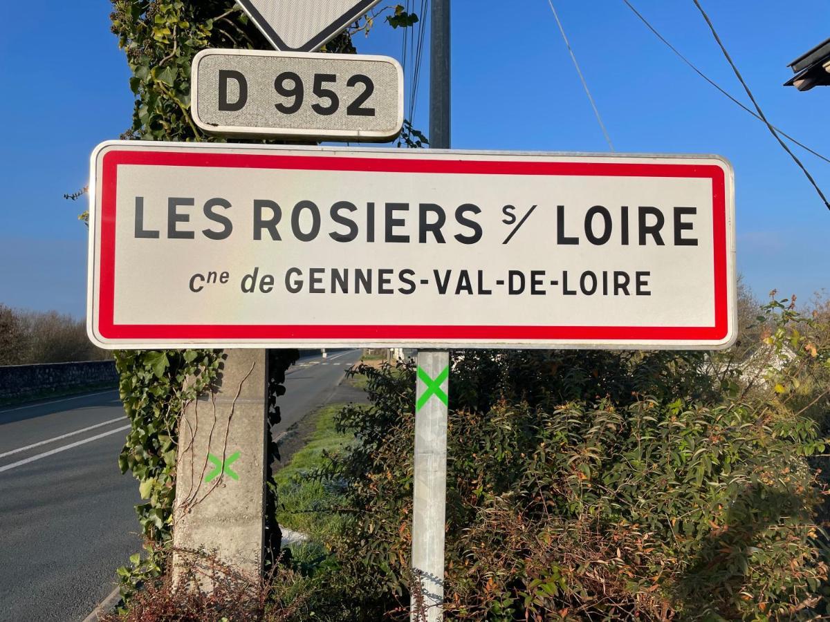 Logis Loire Hotel - Les Cocottes Restaurant Les Rosiers Buitenkant foto