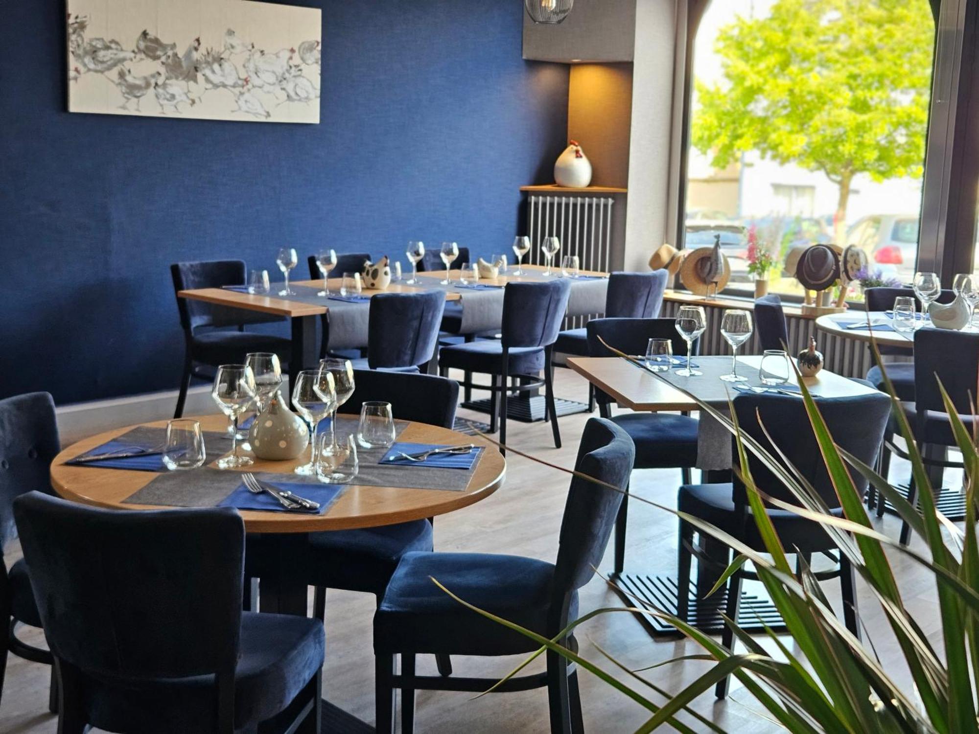 Logis Loire Hotel - Les Cocottes Restaurant Les Rosiers Buitenkant foto