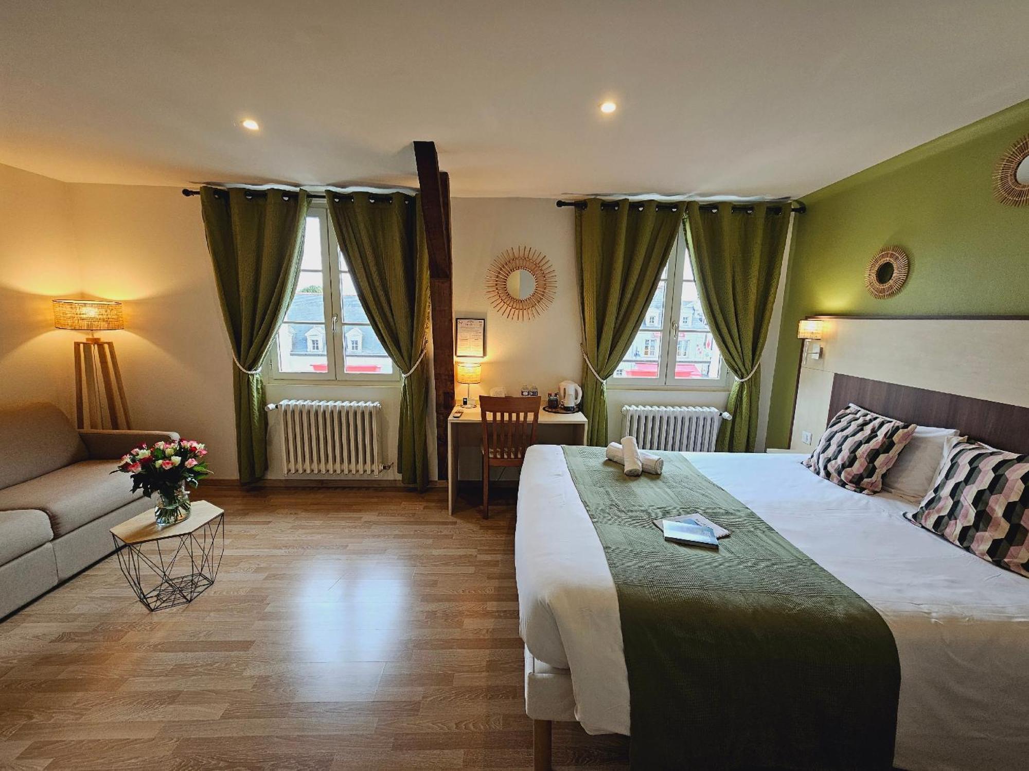 Logis Loire Hotel - Les Cocottes Restaurant Les Rosiers Kamer foto